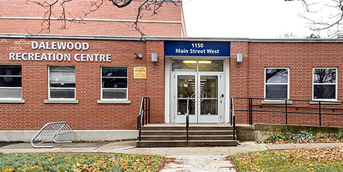 Front door entrance to Dalewood Recreation Centre