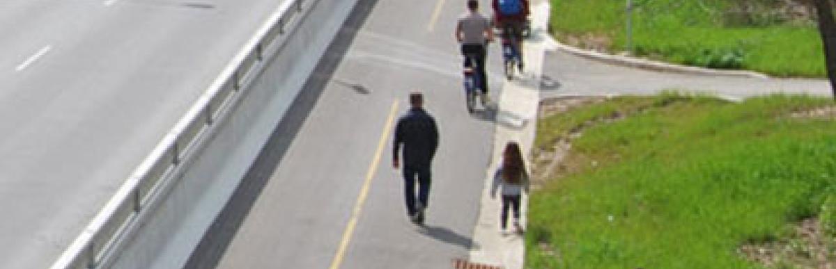 People on bikes and walking up Keddy Trail